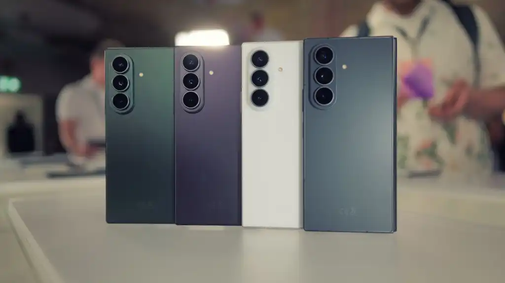 Samsung Galaxy Z Fold 8 Ultra dengan desain bodi tipis dan layar lipat premium