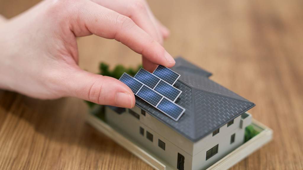 Berapa Lama Masa Pakai Panel Surya Rumah dengan Perawatan Tepat?