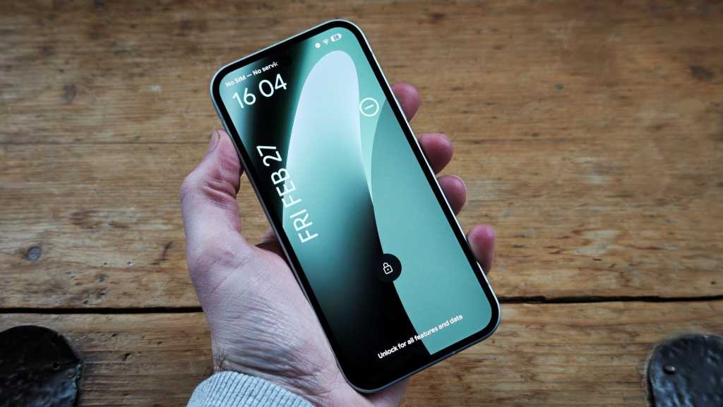 Google Pixel 10a warna Fog dengan desain kamera belakang baru