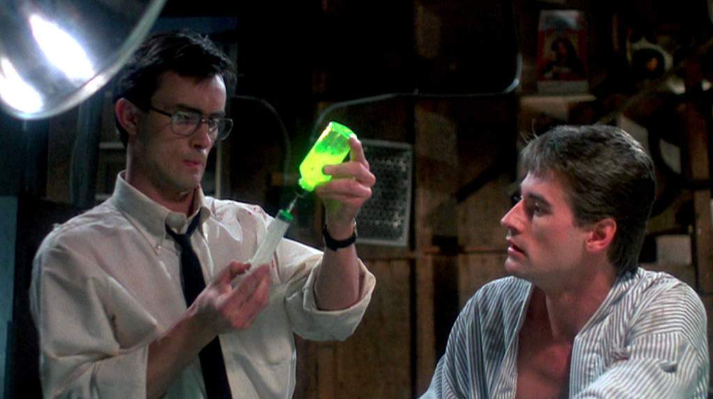 Kritikus film legendaris Roger Ebert memuji film horor klasik Re-Animator