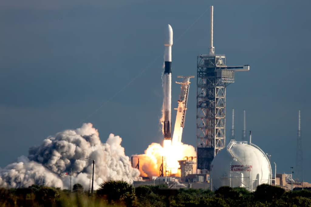 Grafik penurunan saham SpaceX sebesar 50 persen dari rekor tertinggi