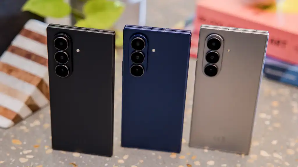Bocoran render resmi Samsung Galaxy Z Fold 8 Ultra dengan varian warna Violet Shadow