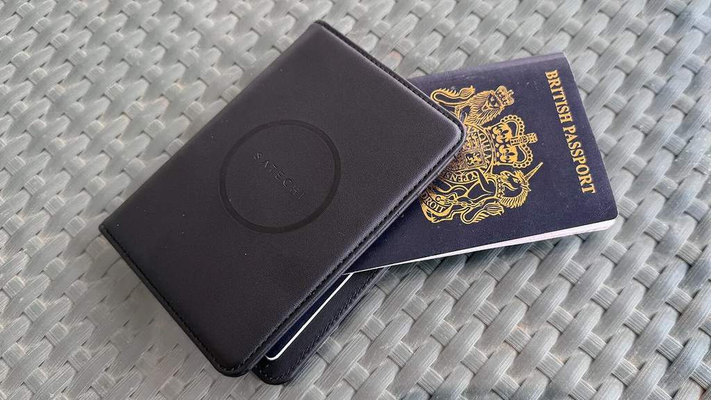 Rangkaian gadget travel mini esensial untuk penerbangan dan perjalanan darat