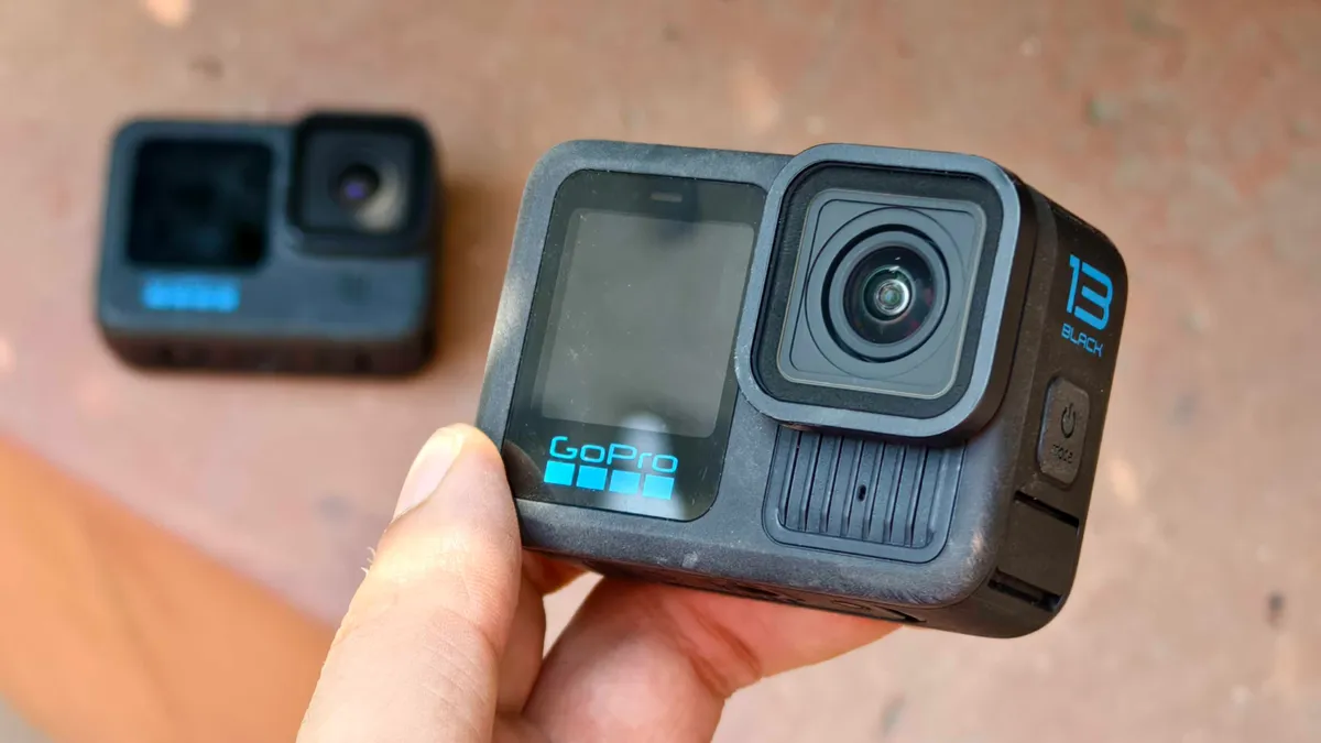 Paket bundel kamera aksi GoPro Hero13 Black dengan aksesoris lengkap siap pakai