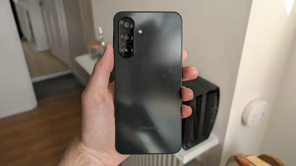 Ponsel Samsung Khusus Anak Ini Diklaim Aman, tapi Ada Celah