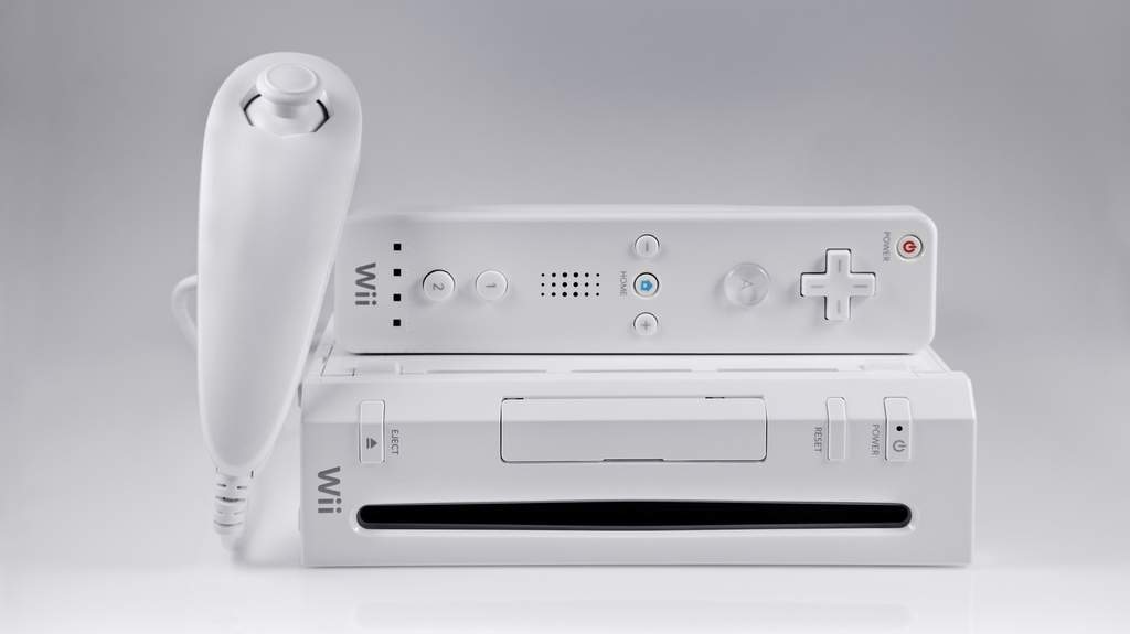 Deretan aksesori Nintendo Wii yang ikonik termasuk Classic Controller Pro dan Wii Zapper