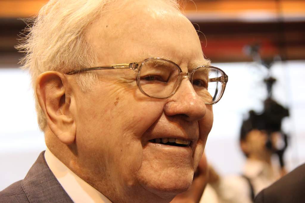 Greg Abel memimpin Berkshire Hathaway dan fokus berinvestasi pada saham AI Alphabet dan Apple