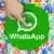 Ilustrasi logo WhatsApp di layar ponsel dengan notifikasi pengingat hari ulang tahun