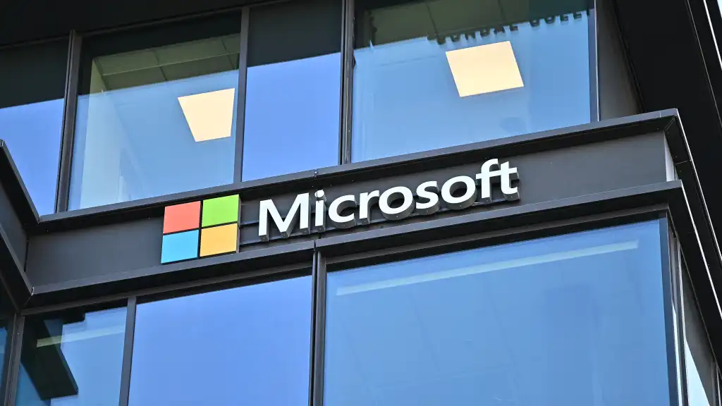 Ilustrasi gedung kantor Microsoft dan restrukturisasi divisi Xbox demi pengembangan teknologi AI